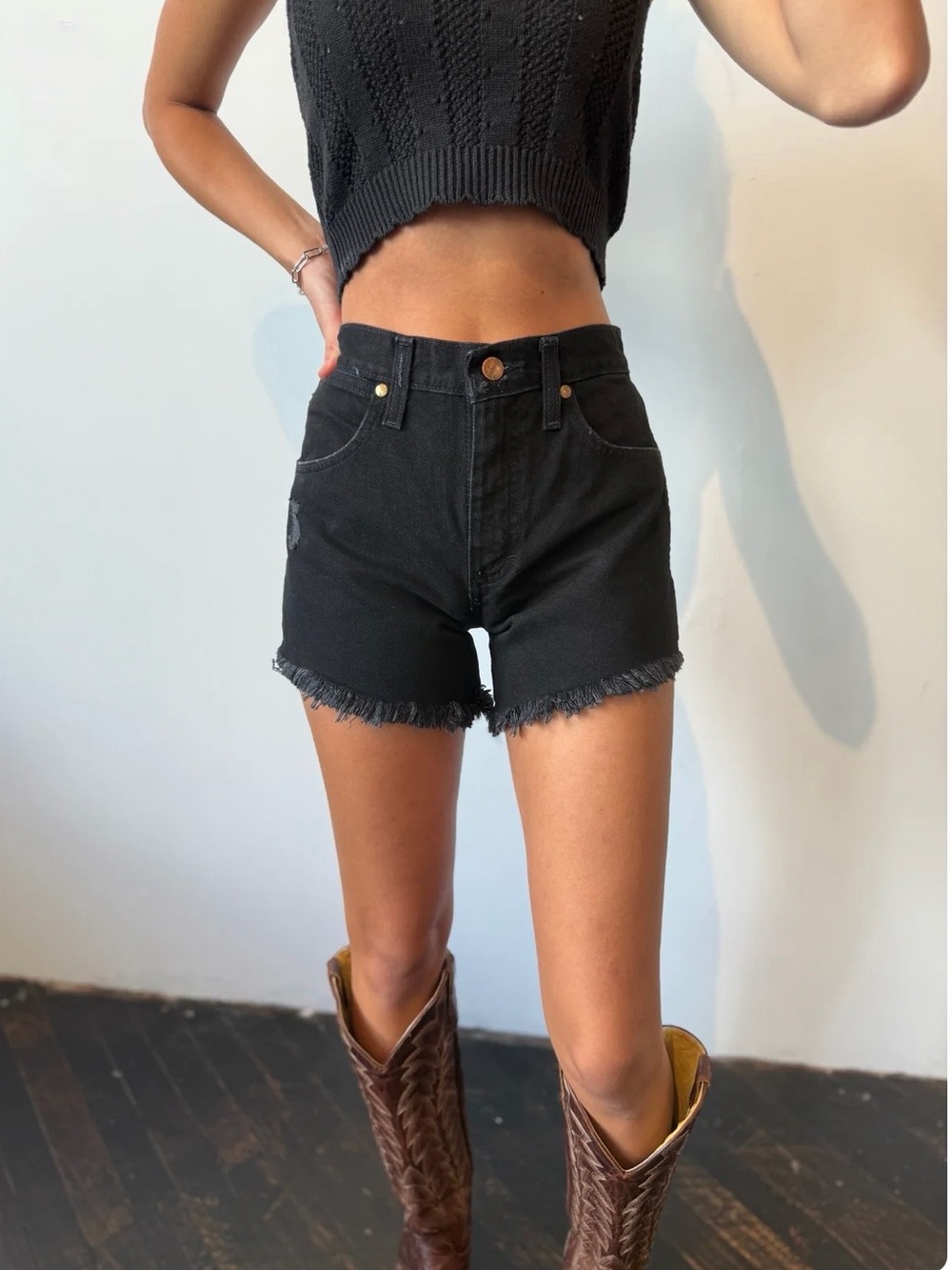 Wrangler Black High-Rise Frayed Hem Denim Shorts Women’s Size 27
